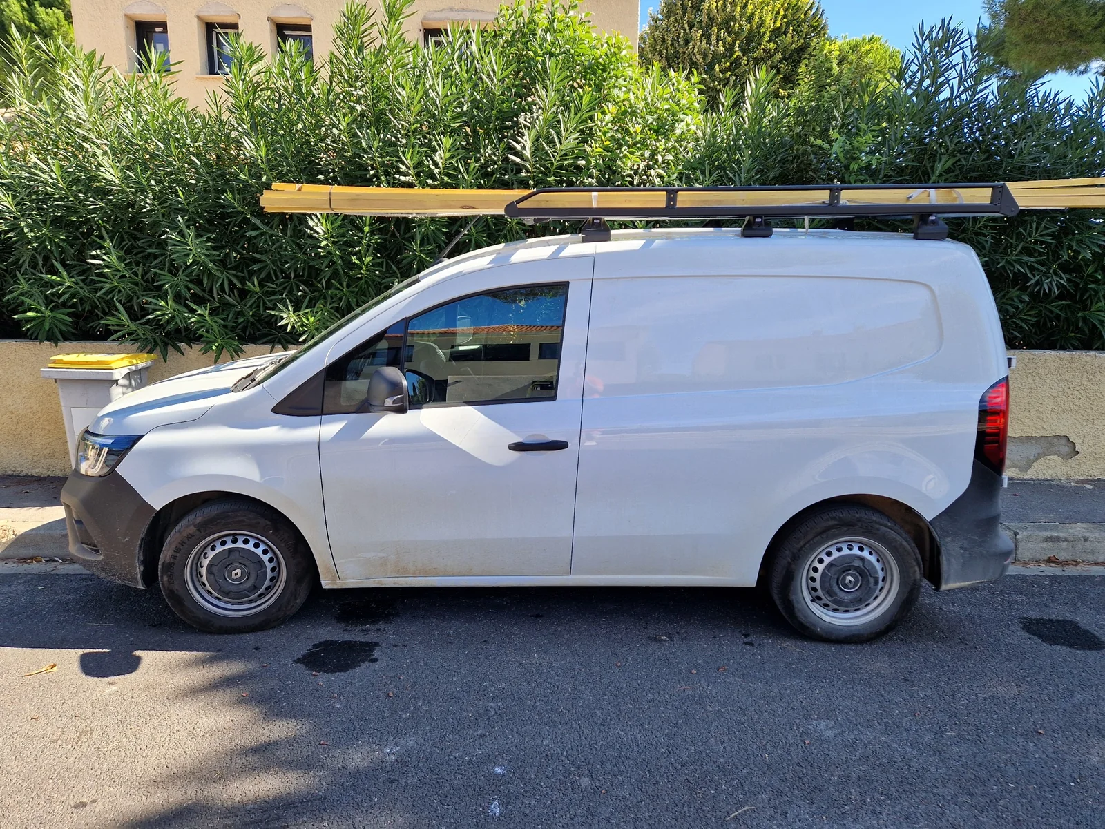 Utilitaire avant covering