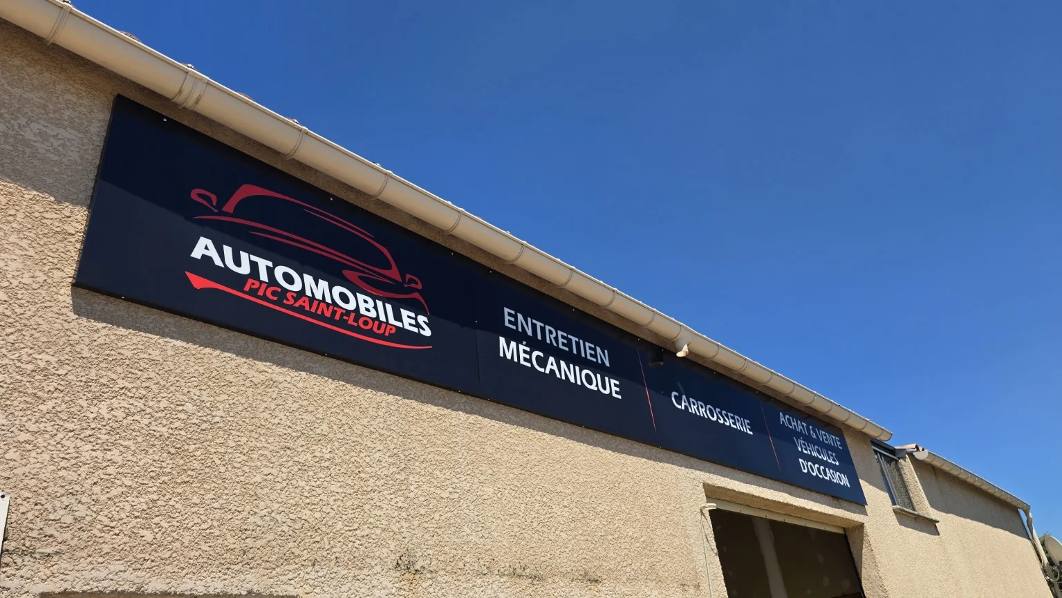 Enseigne façade automobile
